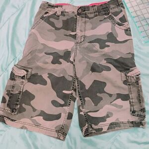 Camouflage Cargo Shorts - Size: 20Reg    (0882)